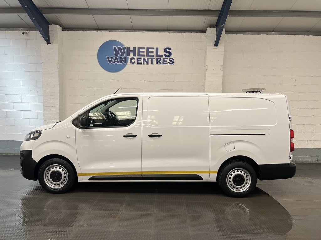 Vauxhall Vivaro 1.5 Turbo D 2900 Dynamic Panel Van 6Dr Manu DV72SZY White #2