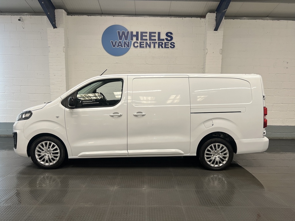 Vauxhall Vivaro 1.5 Turbo D 2900 Pro Panel Van 6Dr L DP23HCH White #2