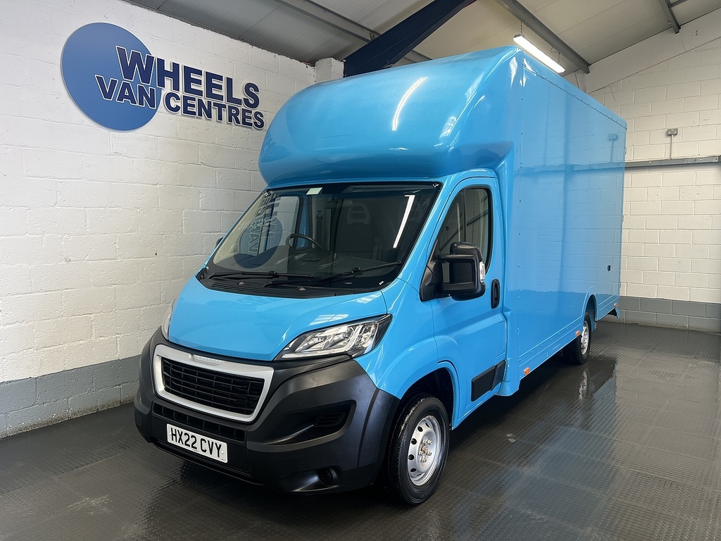 Peugeot Boxer Bluehdi 335 Built For Business 2.2 Luton Manua Blue