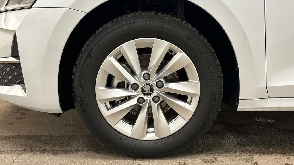 Skoda Octavia 1.5 Tsi Act Se Technology Estate White #4