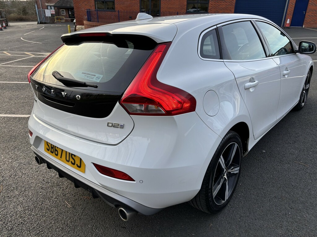 Volvo V40 Hatchback 2.0 R-design D2 201767 SB67USJ White #5