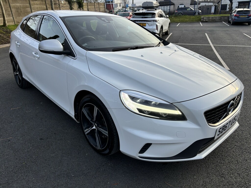 Volvo V40 Hatchback 2.0 R-design D2 201767 SB67USJ White #2