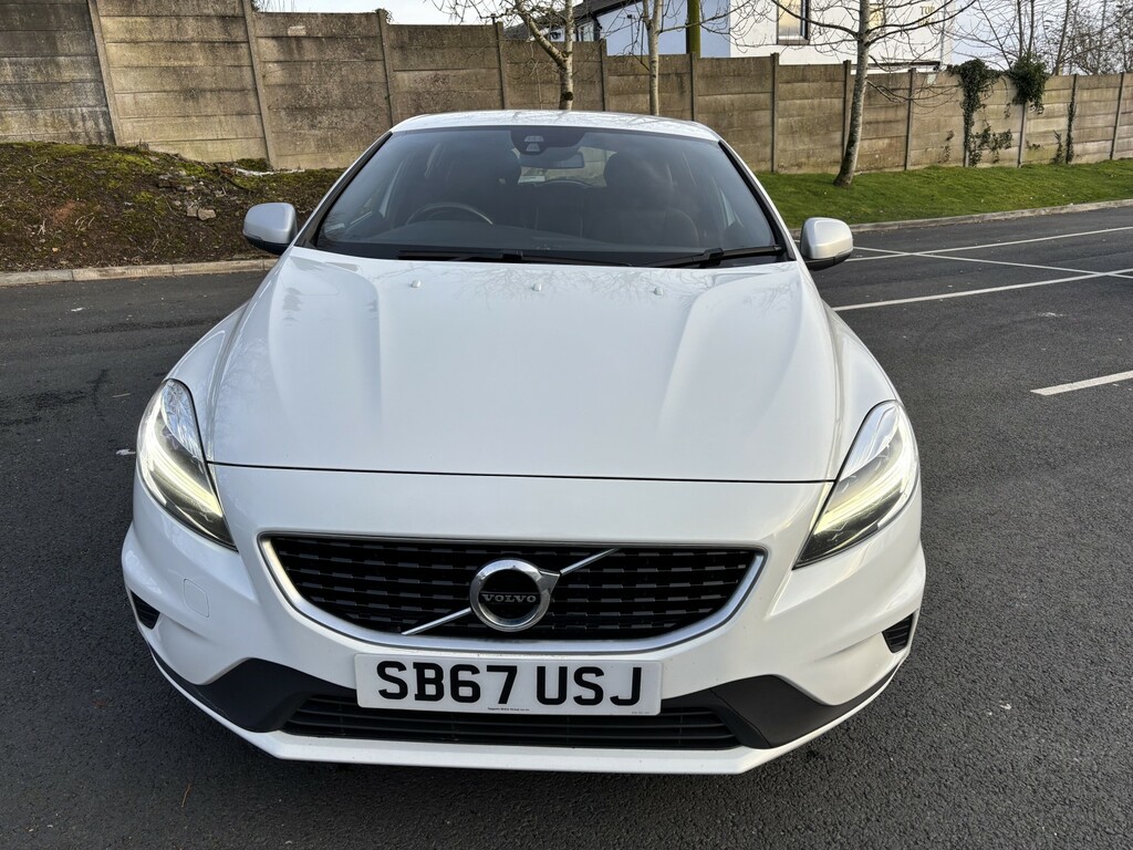 Volvo V40 Hatchback 2.0 R-design D2 201767 White