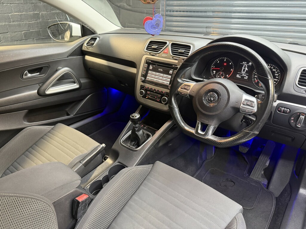 Volkswagen Scirocco 2.0 Tdi Bluemotion Tech Gt 2011 White #4