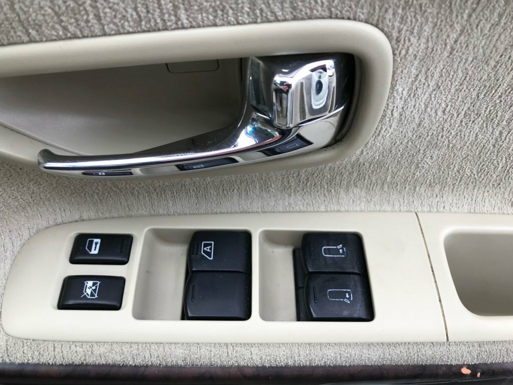Nissan Elgrand Automatic #18