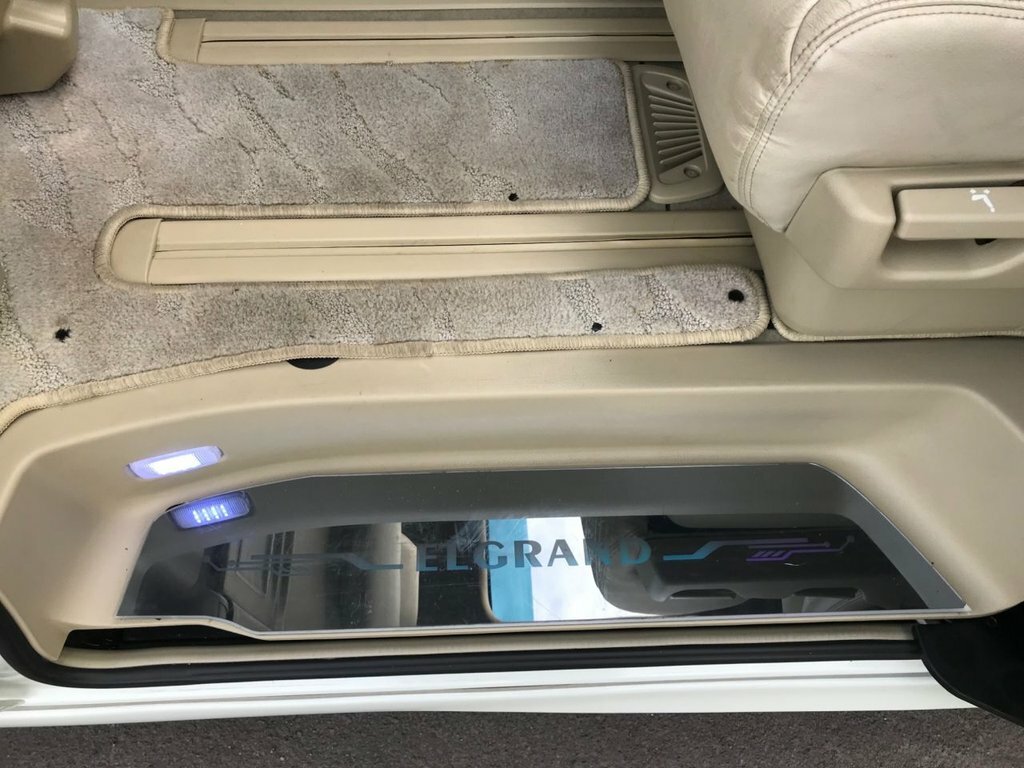 Nissan Elgrand Automatic #40