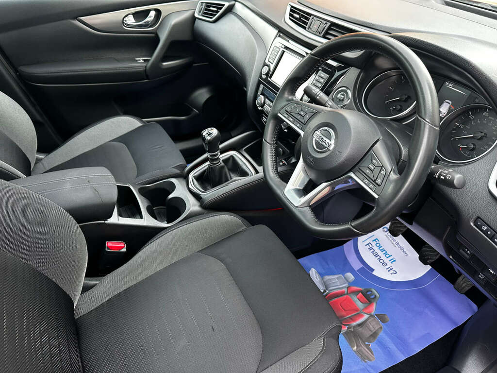 Nissan Qashqai Suv 1.5 Qashqai N-connecta Dci 201767 SL67ELH Red #2
