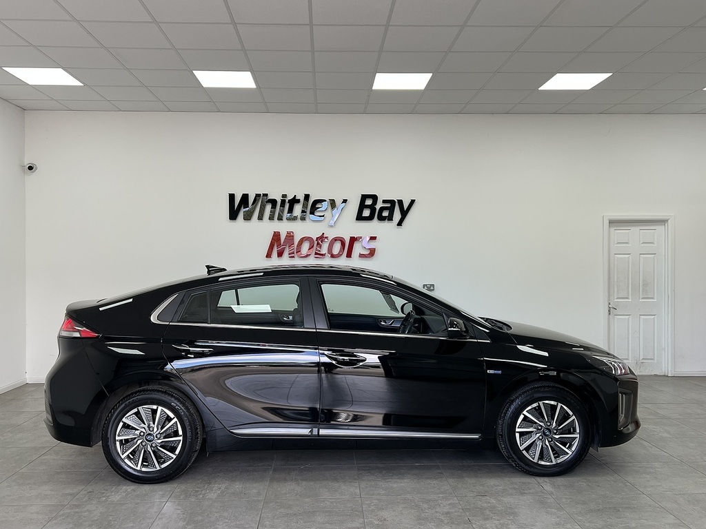 Hyundai Ioniq Premium Black #2