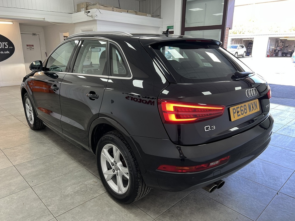 Audi Q3 Tfsi Cod Sport PE68WXN Black #4