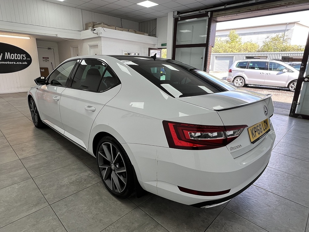 Skoda Superb Tdi Sportline White #4