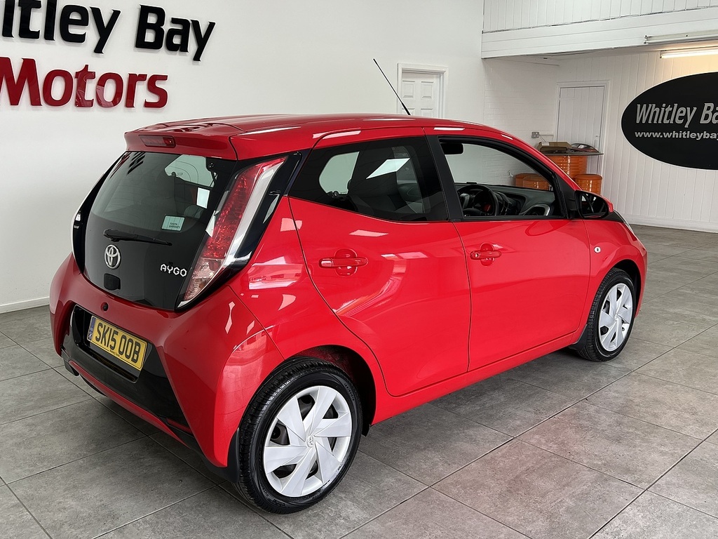 Toyota Aygo Vvt-i X-play Red #3
