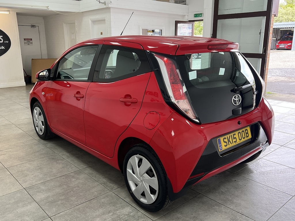 Toyota Aygo Vvt-i X-play Red #5