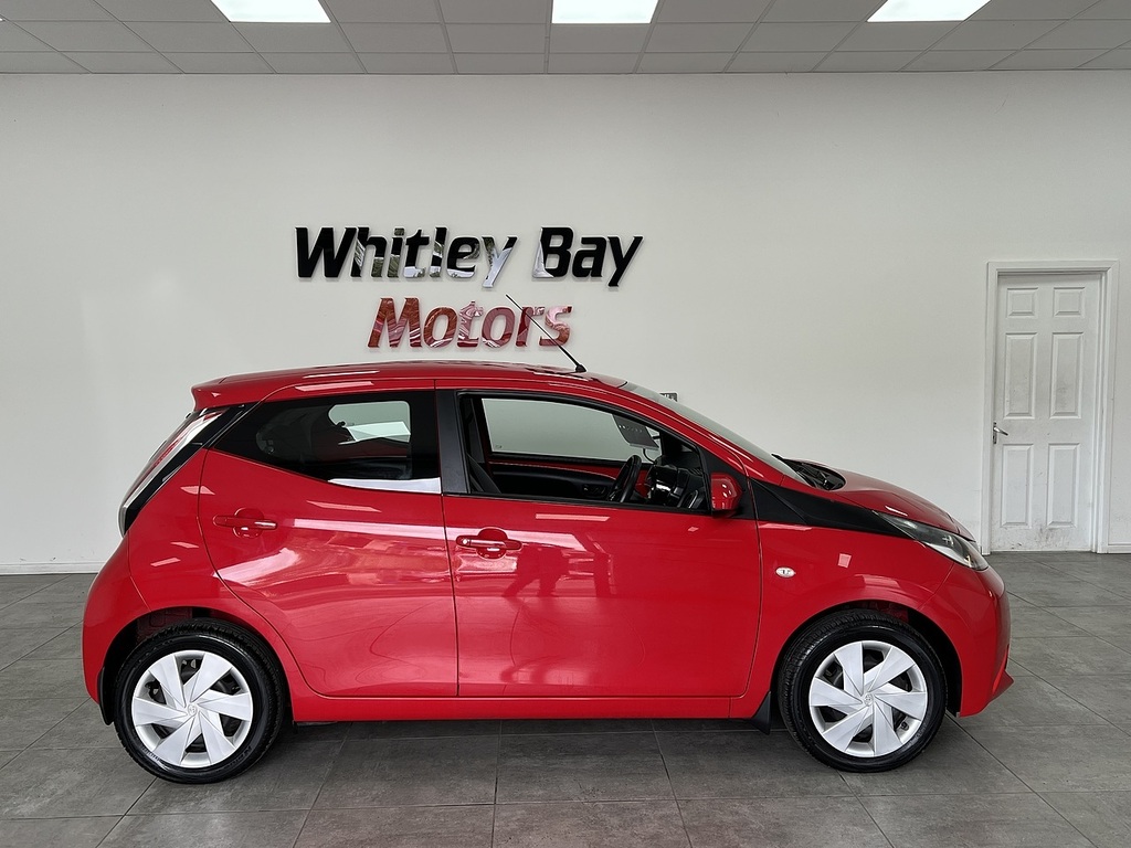 Toyota Aygo Vvt-i X-play Red #2