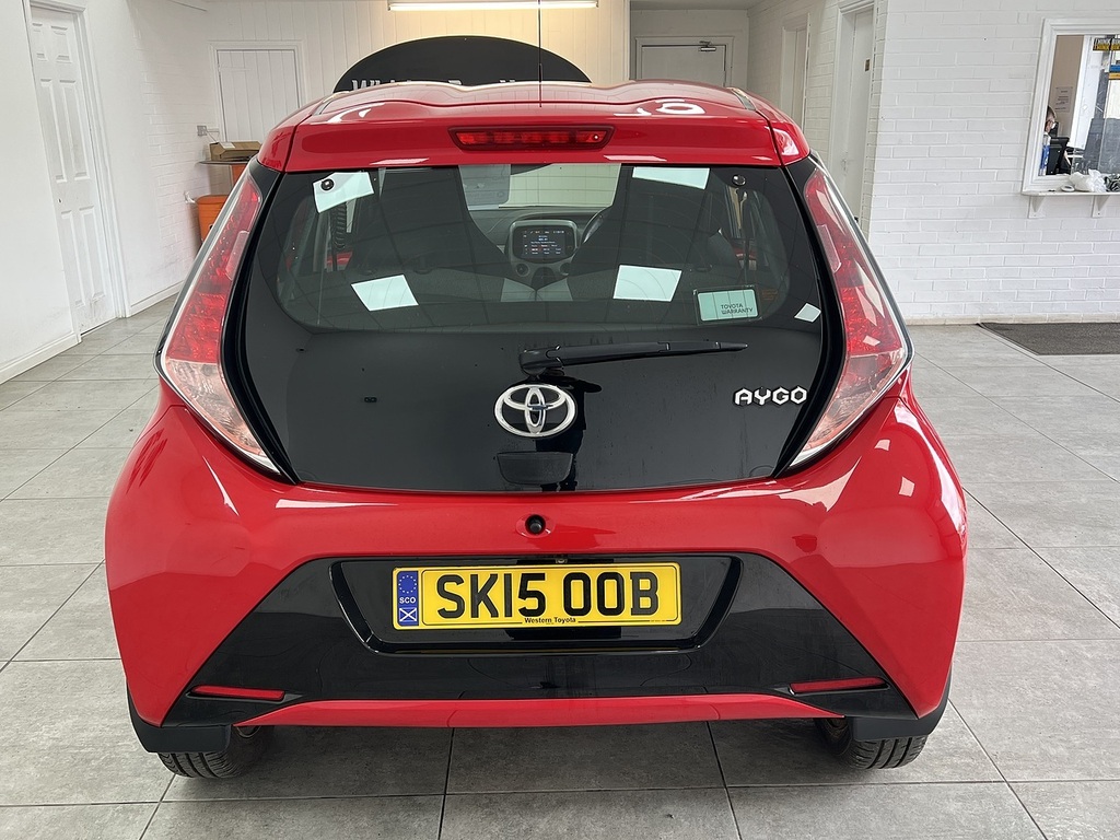 Toyota Aygo Vvt-i X-play Red #4