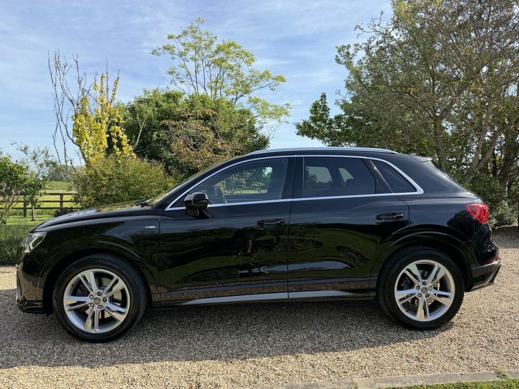 Audi Q3 2L S Line VO19BYJ Black #3
