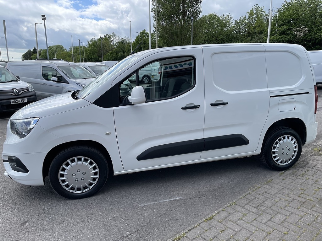 Vauxhall Combo 1.5 Turbo D 2300 Sportive Panel Van Man DT70MSV White #6