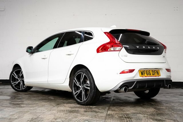 Volvo V40 2016 2.0 D2 R-design Pro Hatchback Manu WF66DFN Black #3