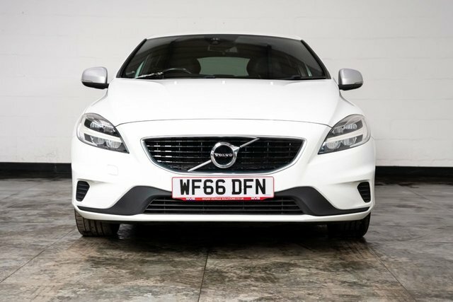 Volvo V40 2016 2.0 D2 R-design Pro Hatchback Manu WF66DFN Black #2