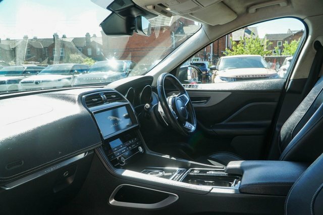 Jaguar F-Pace 2018 2.0 D180 R-sport Suv Euro 6 GD18LXF Black #4