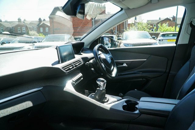 Peugeot 3008 2019 1.5 Bluehdi Allure Suv Euro DN19VZY Grey #3