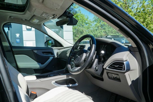 Jaguar F-Pace 2019 2.0 D180 Portfolio Suv Awd Eu VX19YEC Black #2