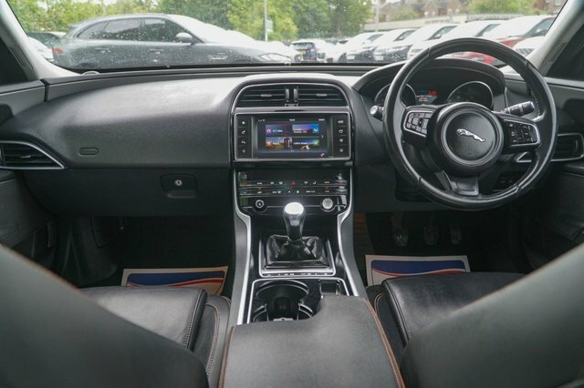 Jaguar XE 2015 2.0D Prestige Saloon Euro 6 Silver #2