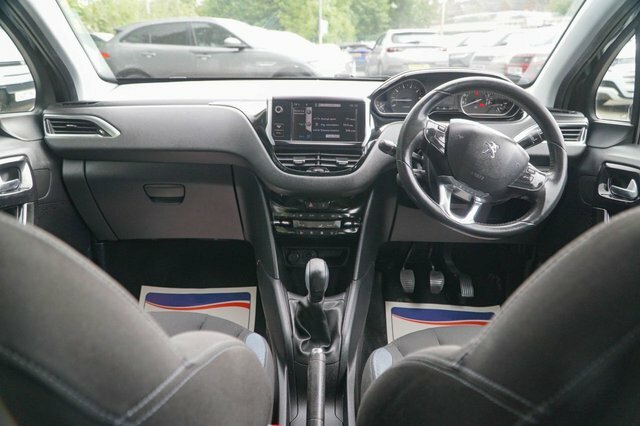 Peugeot 208 2012 1.4 Vti Allure Hatchback Eu Black #4