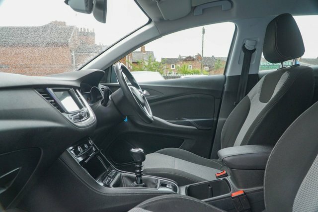 Vauxhall Grandland X 2018 1.2 Turbo Se Suv Euro 6 S BV18XJT Grey #2
