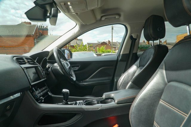 Jaguar F-Pace 2017 2.0 D165 Prestige Suv Euro Black #2
