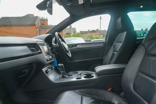 Volkswagen Touareg 2015 3.0 Tdi V6 Bluemotion Tech R-line Suv Die KY15HBX Grey #2