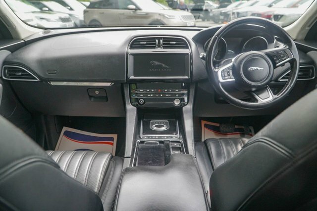 Jaguar F-Pace 2020 2.0 D180 Portfolio Suv Awd Eu LG20TNO Black #4