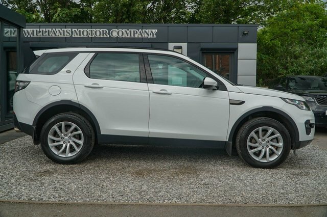 Land Rover Discovery Sport 2018 2.0 Td4 Se Tech Suv 4Wd Euro CV68ZZW White #6
