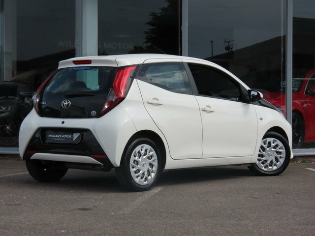 Toyota Aygo 2019 1.0 Vvt-i X-play Hatchback FA19WSE White #6