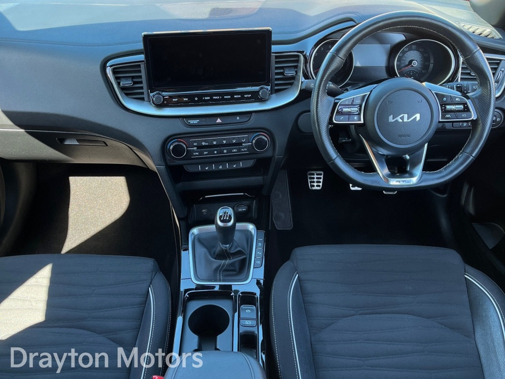 Kia Ceed 1.5 T Gdi Gt Line Hatchback CE24UYT Red #2