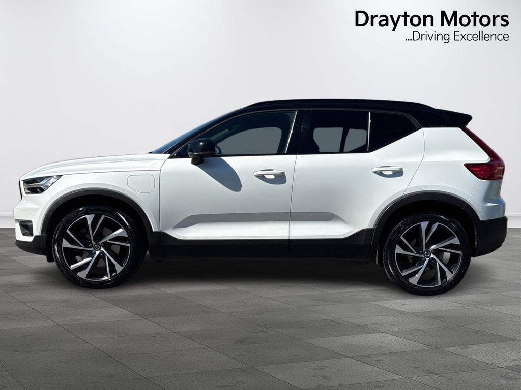 Volvo XC40 1.5H T5 Twin Engine Recharge 10.7Kwh R Design Pro YS70ZXC White #5