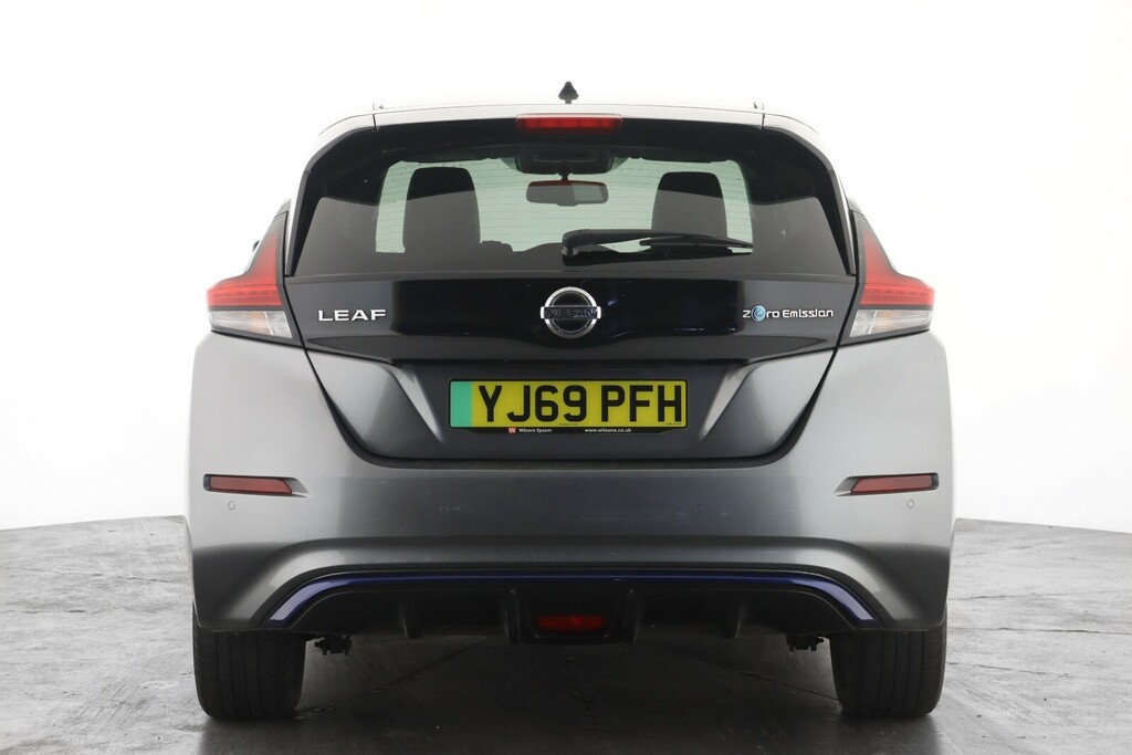 Nissan Leaf 110Kw N-connecta 40Kwh YJ69PFH Grey #2