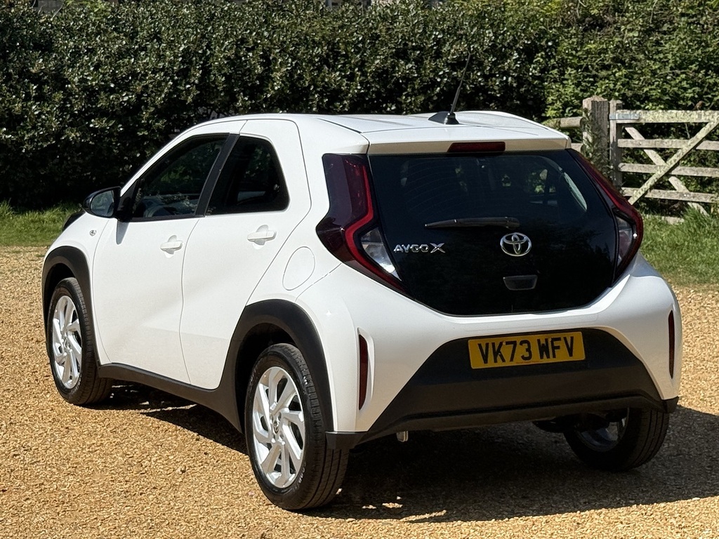 Toyota Aygo X Vvt-i Pure VK73WFV White #6
