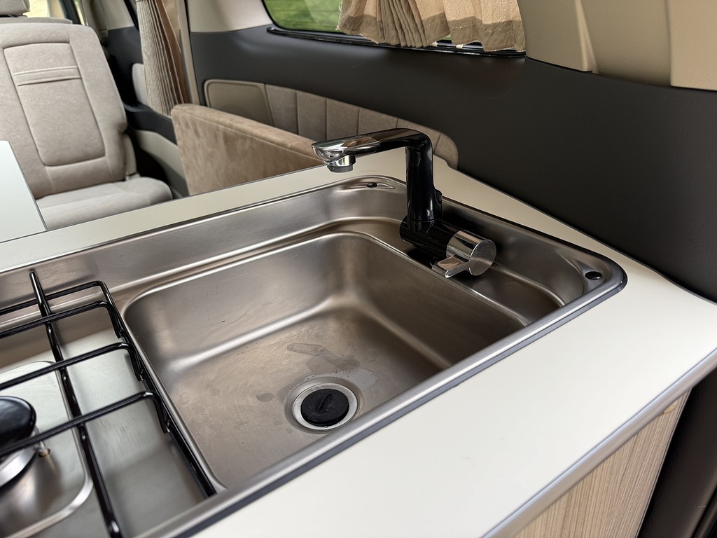 Toyota Alphard White #17
