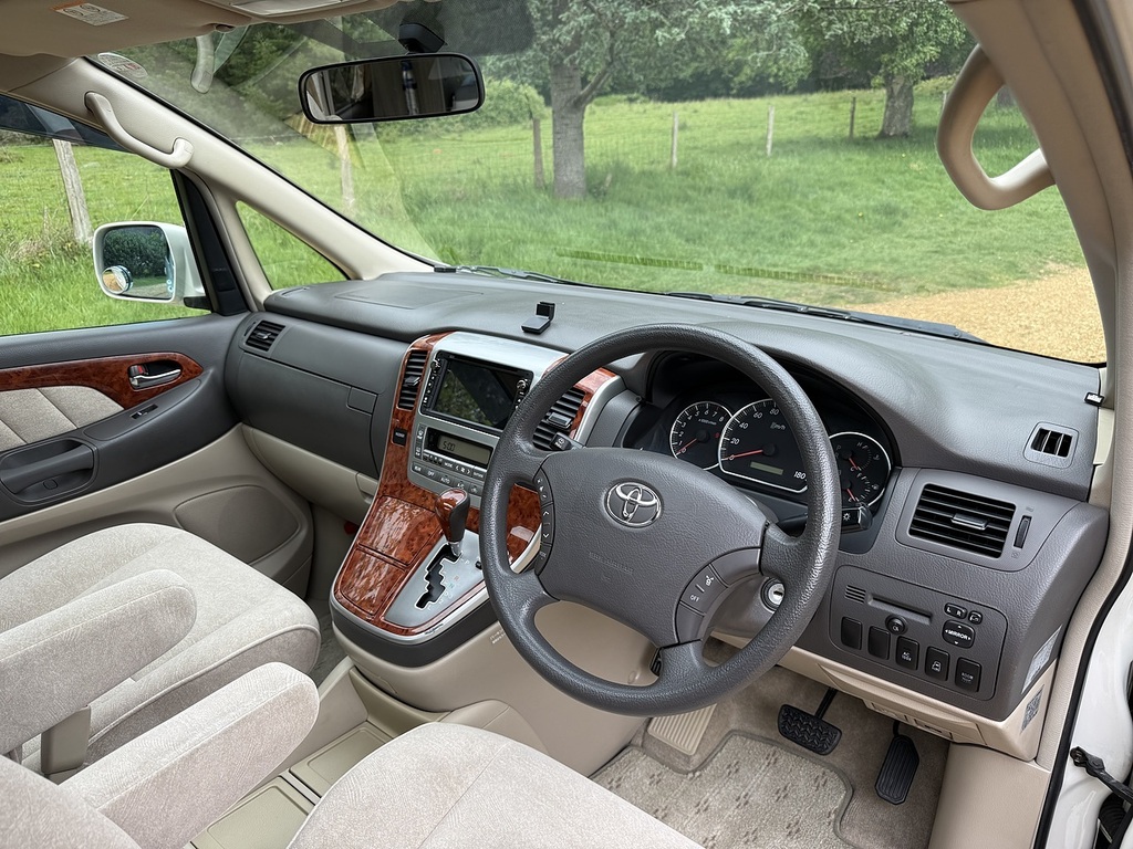Toyota Alphard White #27
