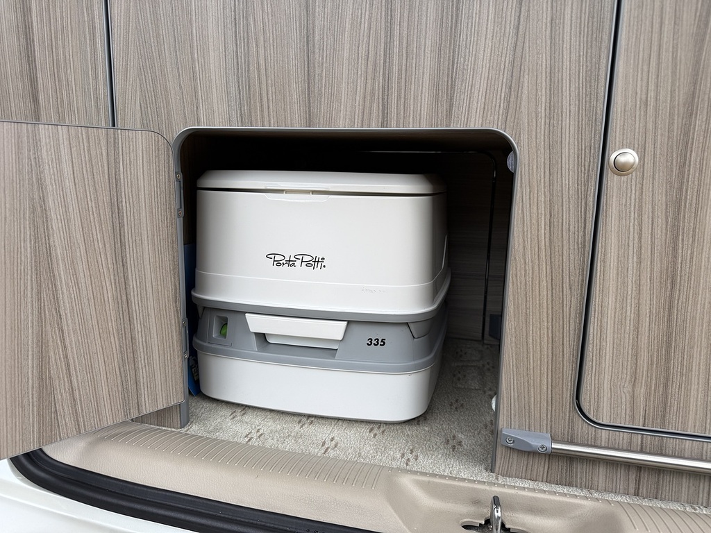 Toyota Alphard White #15