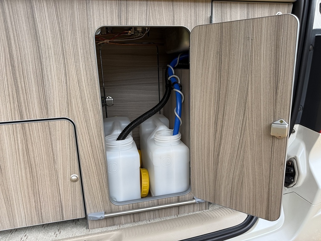 Toyota Alphard White #21