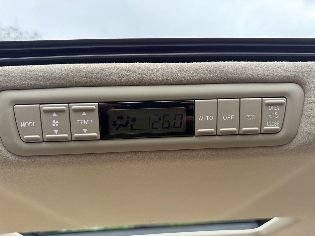 Toyota Alphard White #40