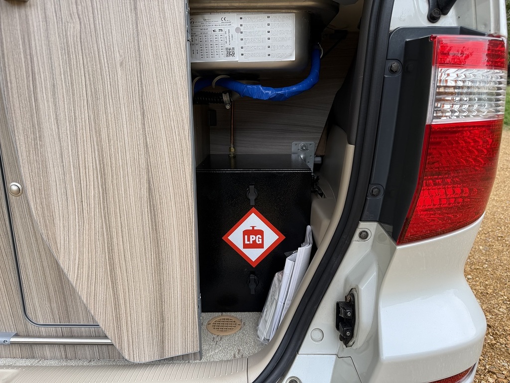 Toyota Alphard White #20