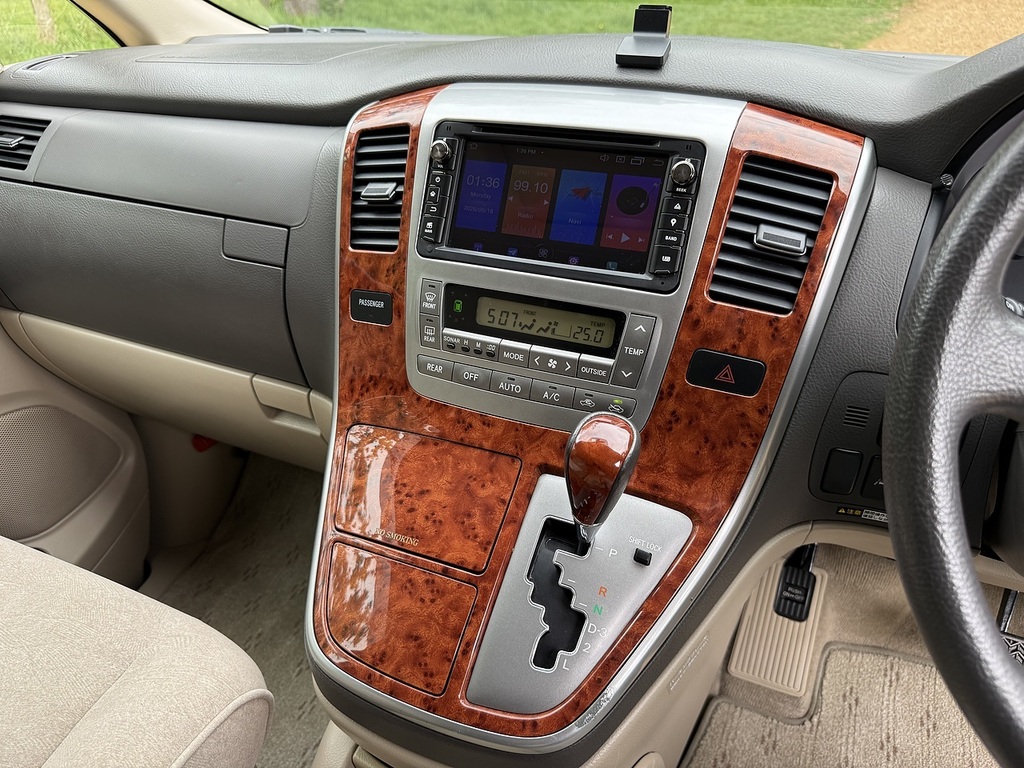 Toyota Alphard White #39
