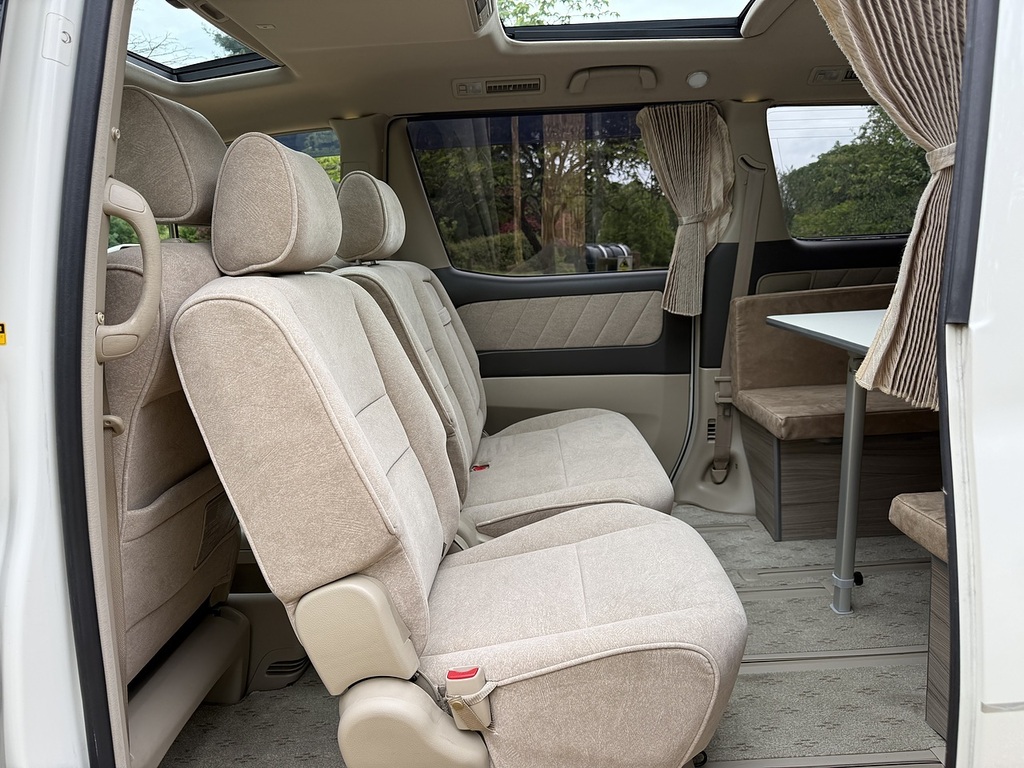 Toyota Alphard White #16