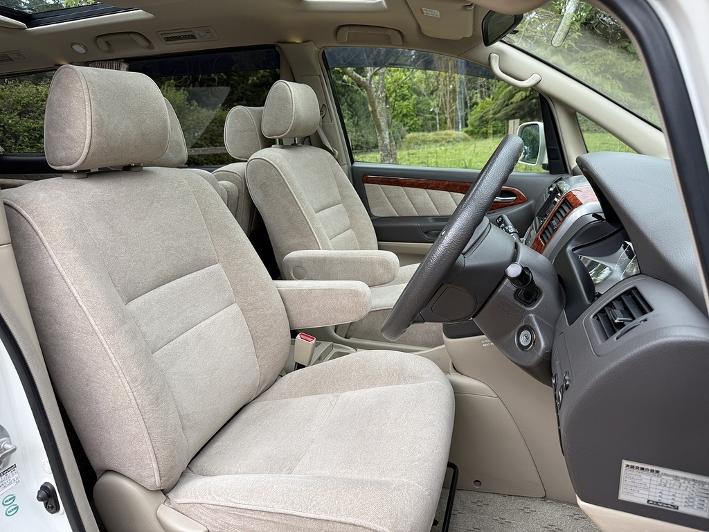 Toyota Alphard White #28
