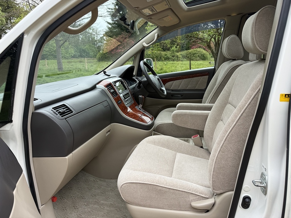 Toyota Alphard White #30