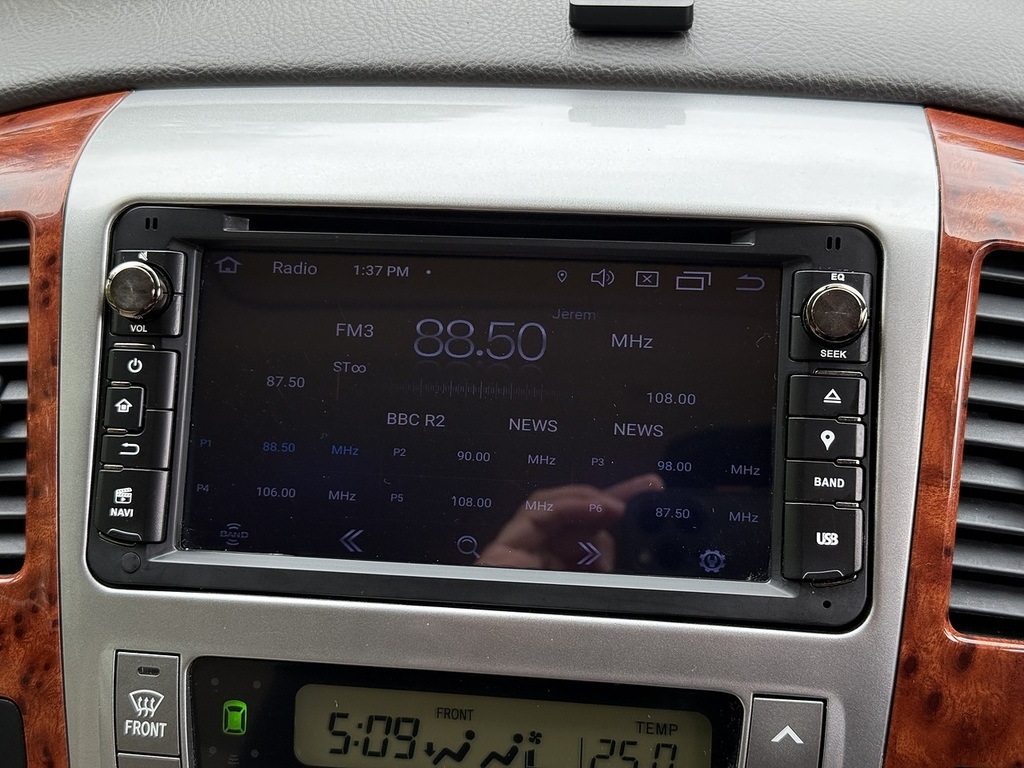 Toyota Alphard White #33