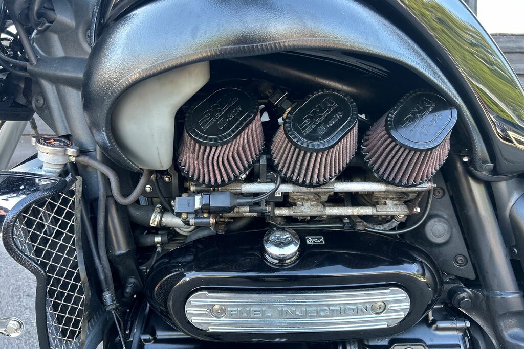 Triumph  955I Silver #10