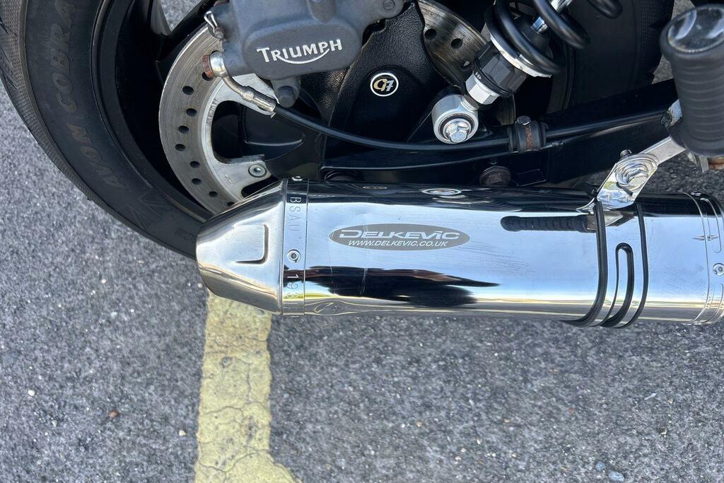 Triumph  955I Silver #19